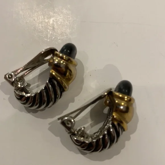 COSTUME CLUP ON EARRINGS DESIGHNER LOOK SILVER AND GOLD TONE BLACK STONE - Picture 8 of 8